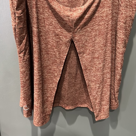 Beyond Yoga spacedye tank with cutout - Picture 5 of 5